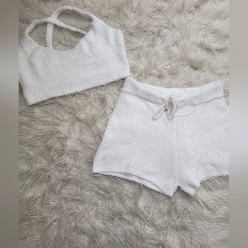 🆕 White Fuzzy Teddy Knit Cropped Top & Shorts Set 🤍☁️ / M / NWOT / Never Worn! - Picture 2 of 4
